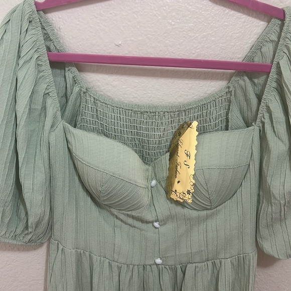 Light green boho dress in size large - Picture 7 of 9